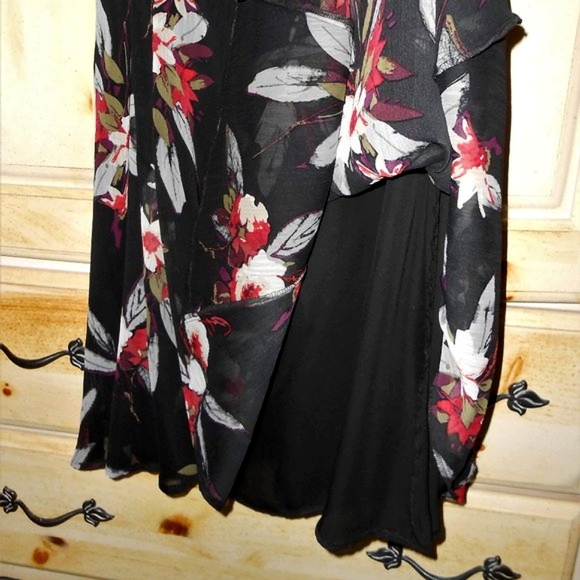 Floral Print Slenderizing Black Lined Skirt - Picture 4 of 9